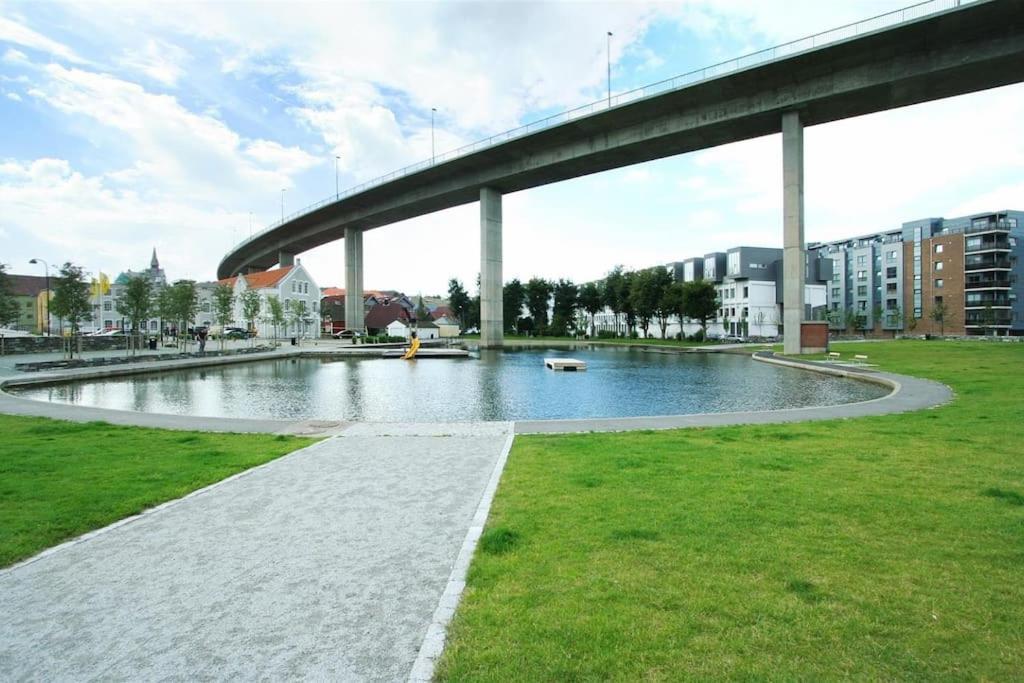 Spacious Waterfront Apartment With Free Parking - Upgraded 2024 Stavanger Buitenkant foto